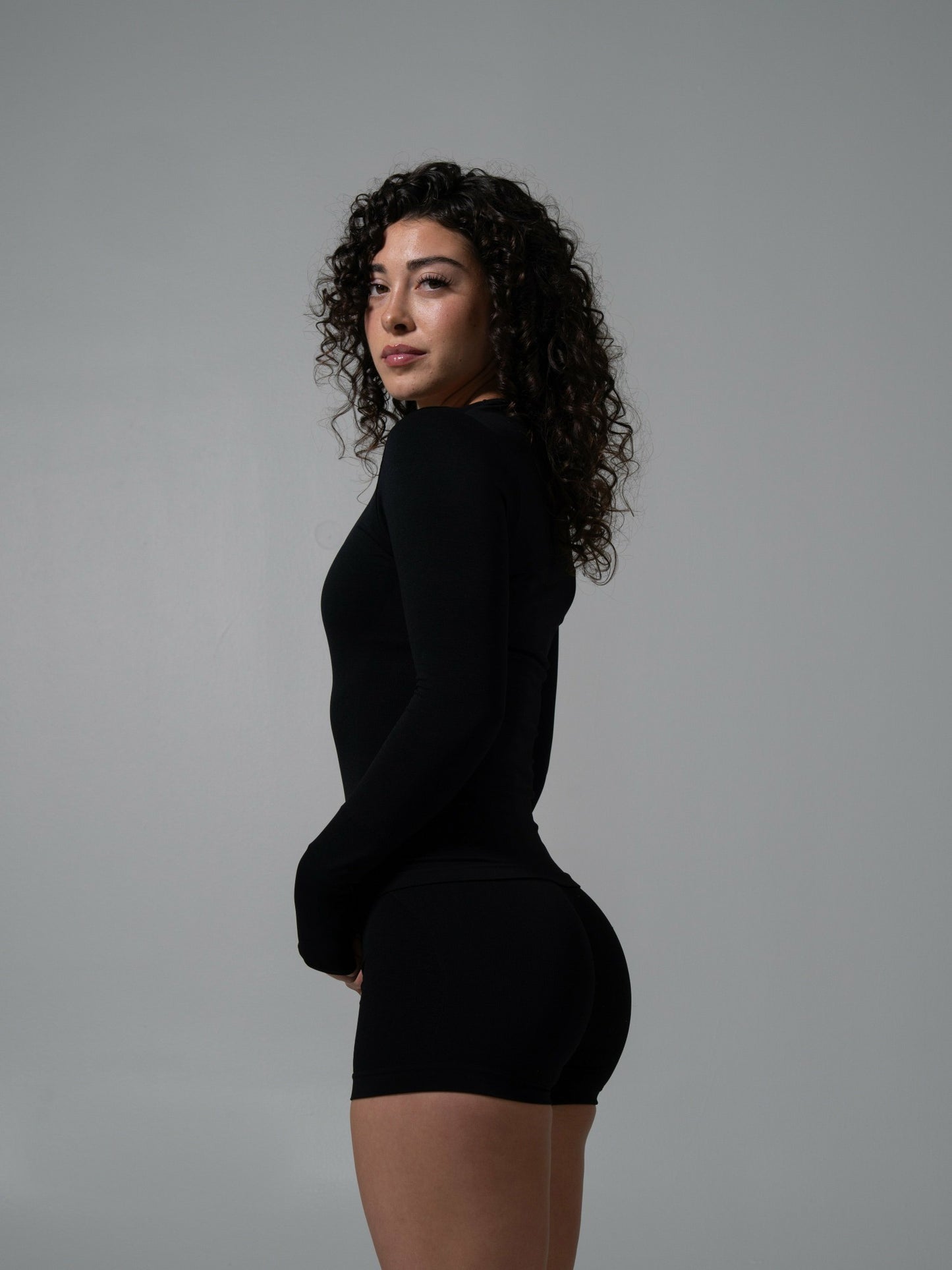 Amplify LS Long - Black - Workout Clothes | Alphalete