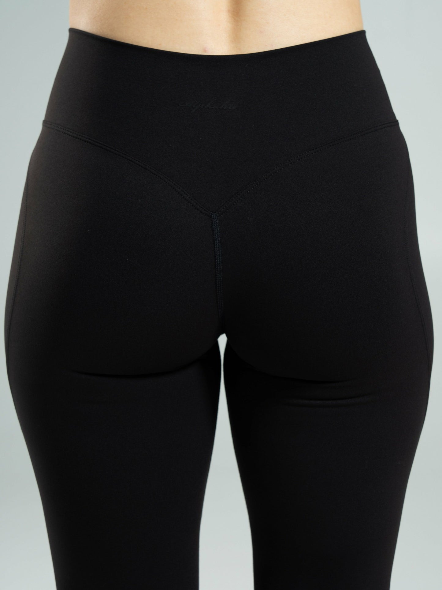 Aura Ultra-High Rise Flared Pant Long - Black | Alphalete