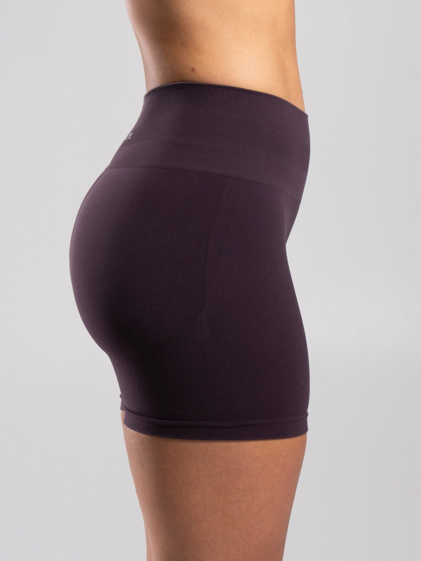 Pump Mid Rise Short - Black Garnet | Alphalete
