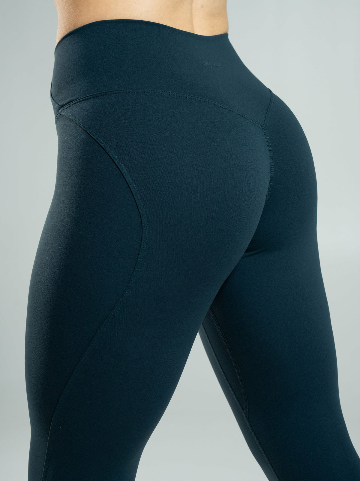 Aura Ultra-High Rise Legging - Deep Sea | Alphalete