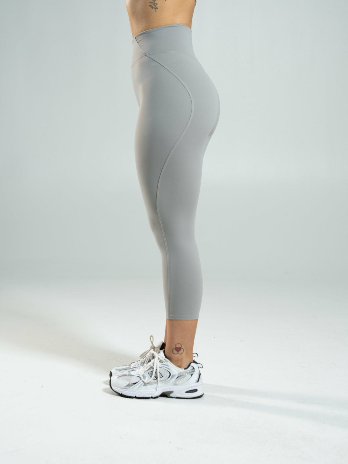 Aura Ultra-High Rise Capri - Nickel | Alphalete