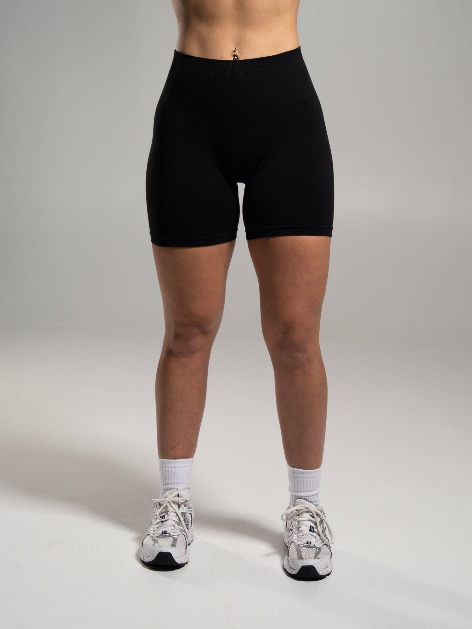 Pump Mid Rise Short - Black - Workout Clothes For Women | Alphalete