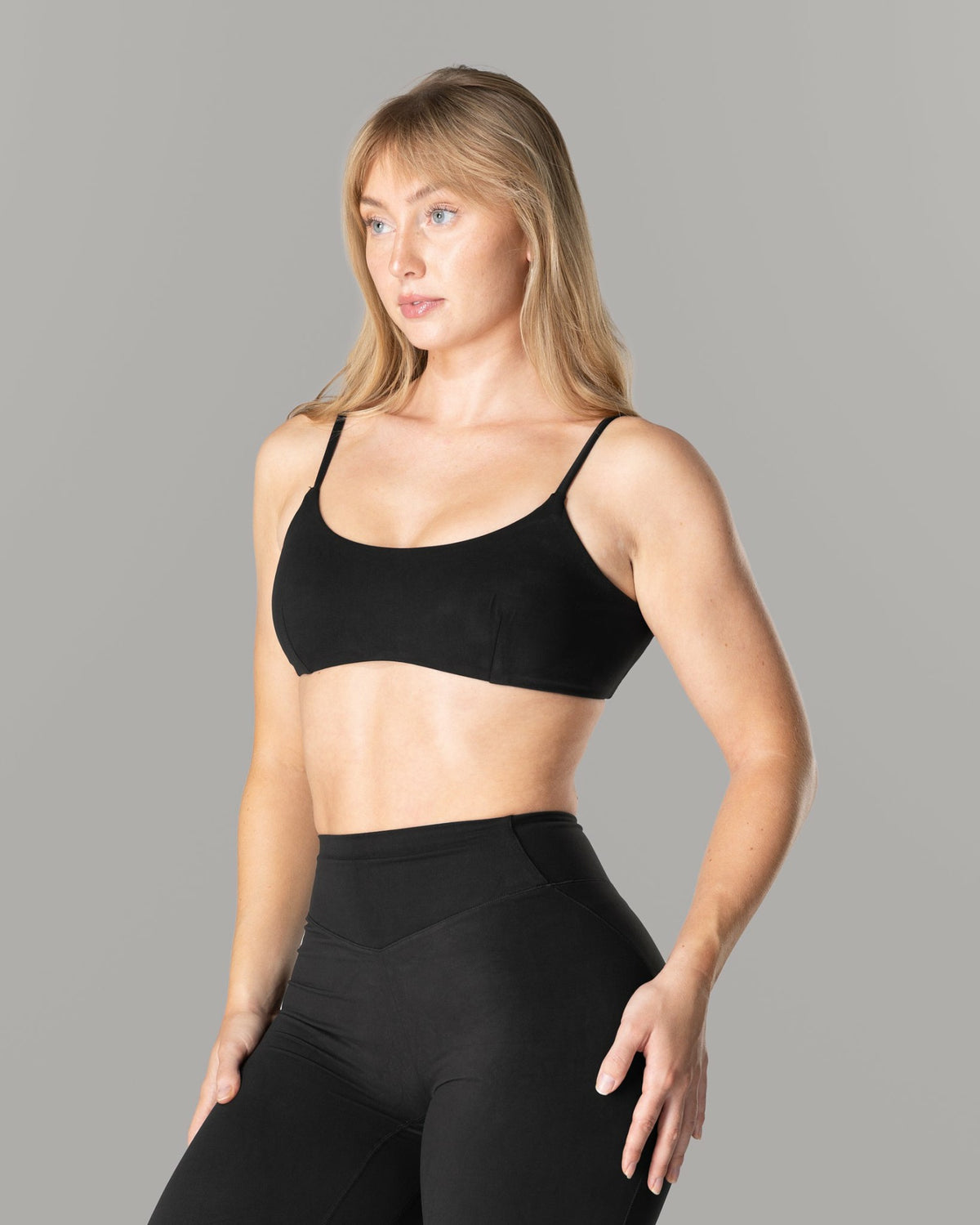 Vic Bra - Black - Best Sports Bra | Alphalete