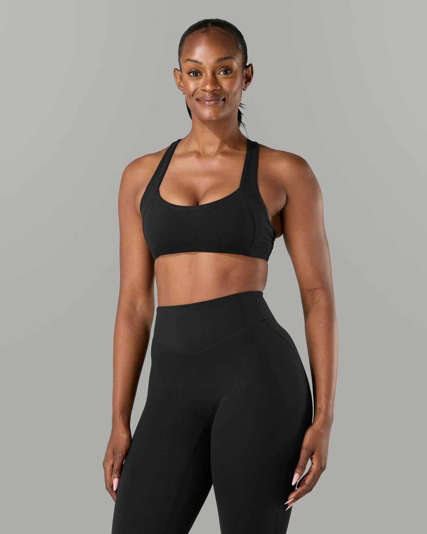 Corinna Bra C/D - Black - Best Sports Bra | Alphalete