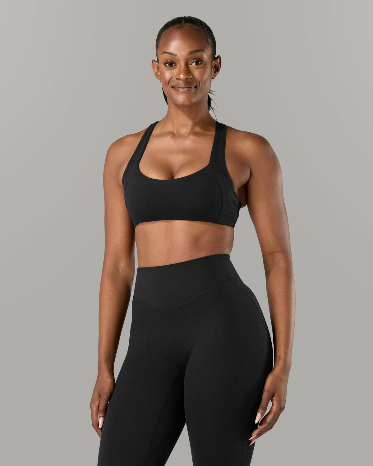 Corinna Bra C/D - Black - Best Sports Bra | Alphalete