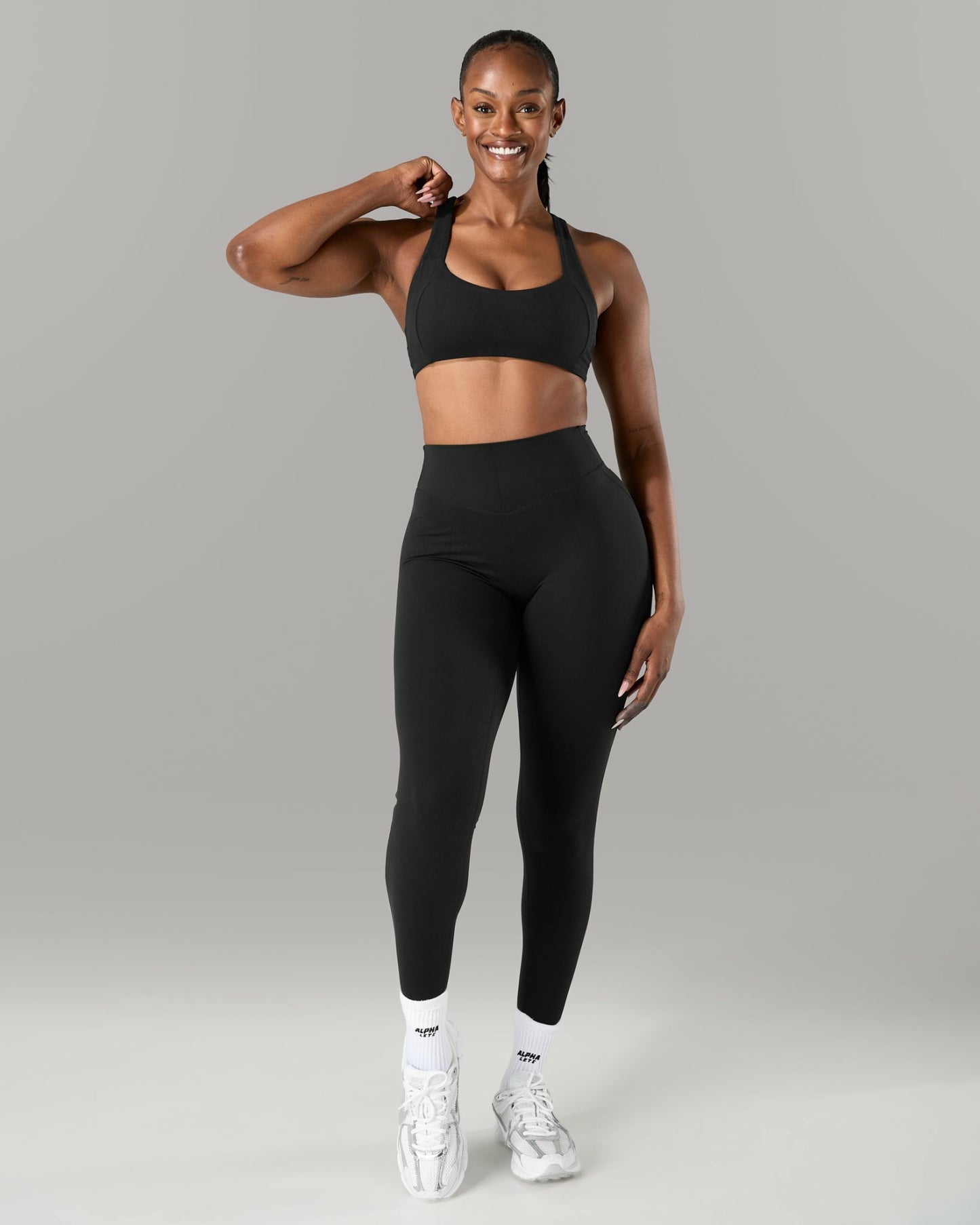 Corinna Bra C/D - Black - Best Sports Bra | Alphalete