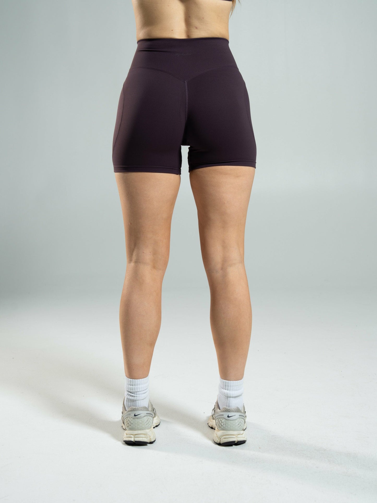 Aura Ultra-High Rise Short - Black Garnet | Alphalete