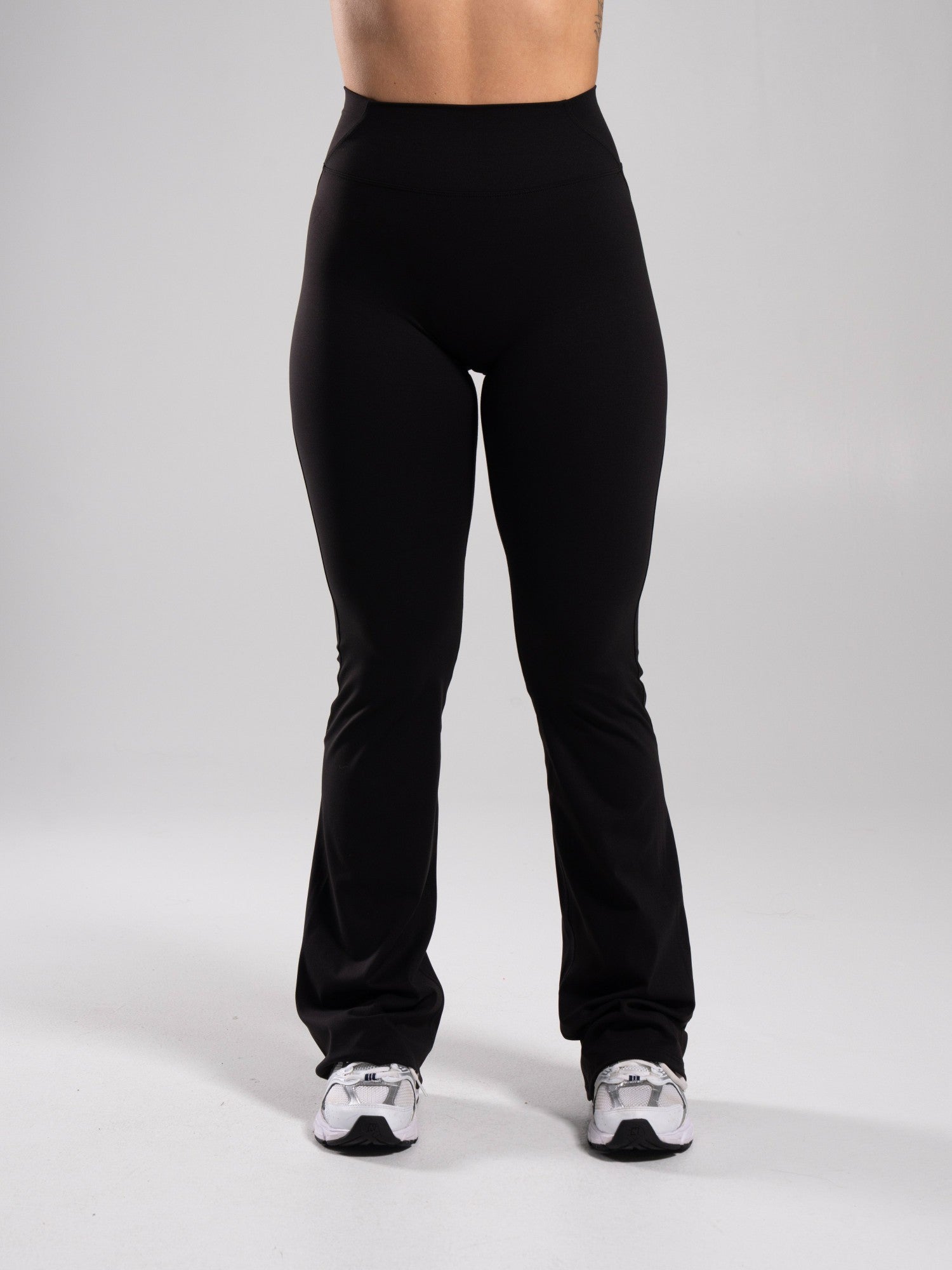 Aura Ultra-High Rise Flared Pant - Black | Alphalete