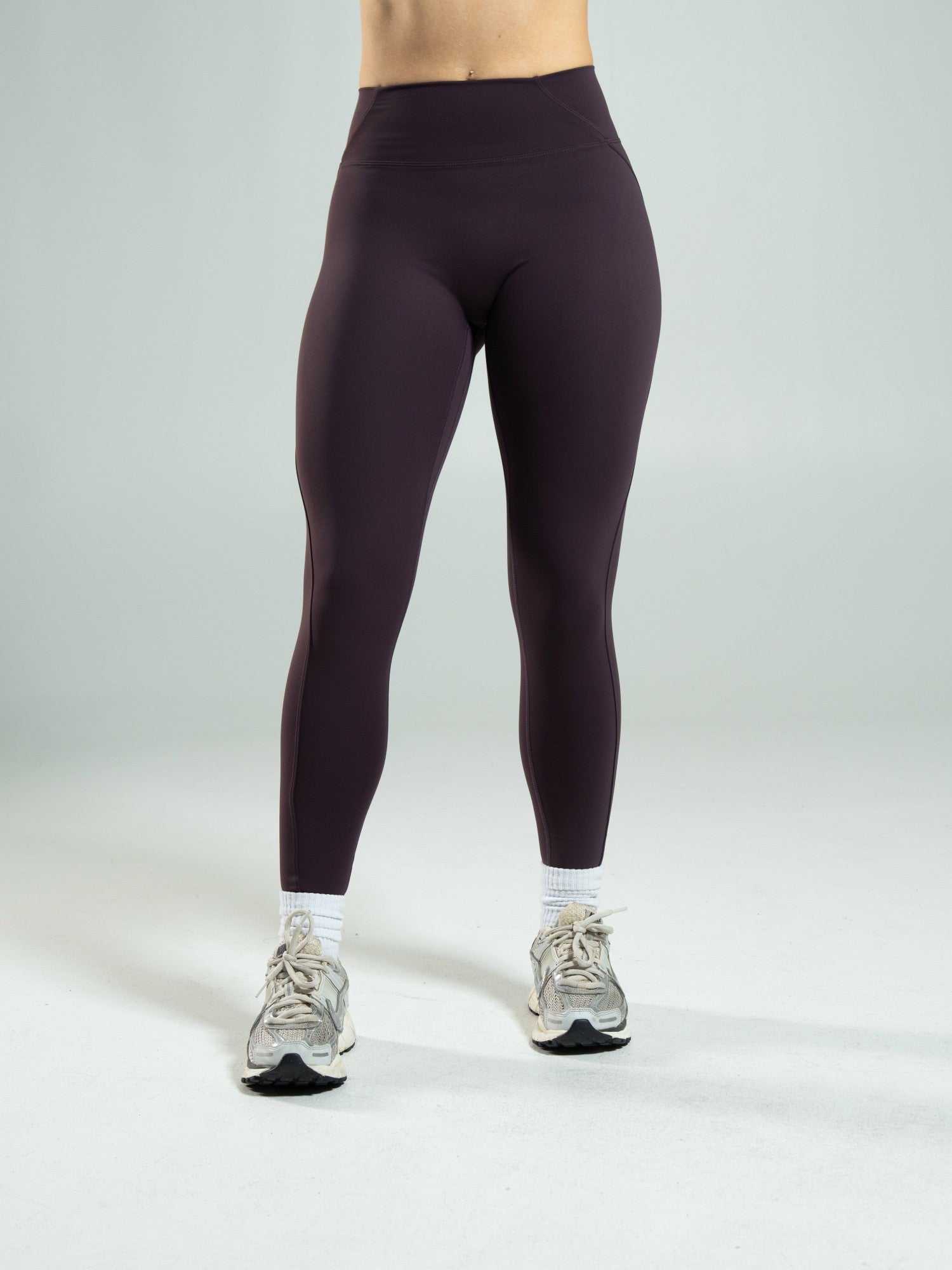 Aura Ultra-High Rise Legging - Black Garnet | Alphalete