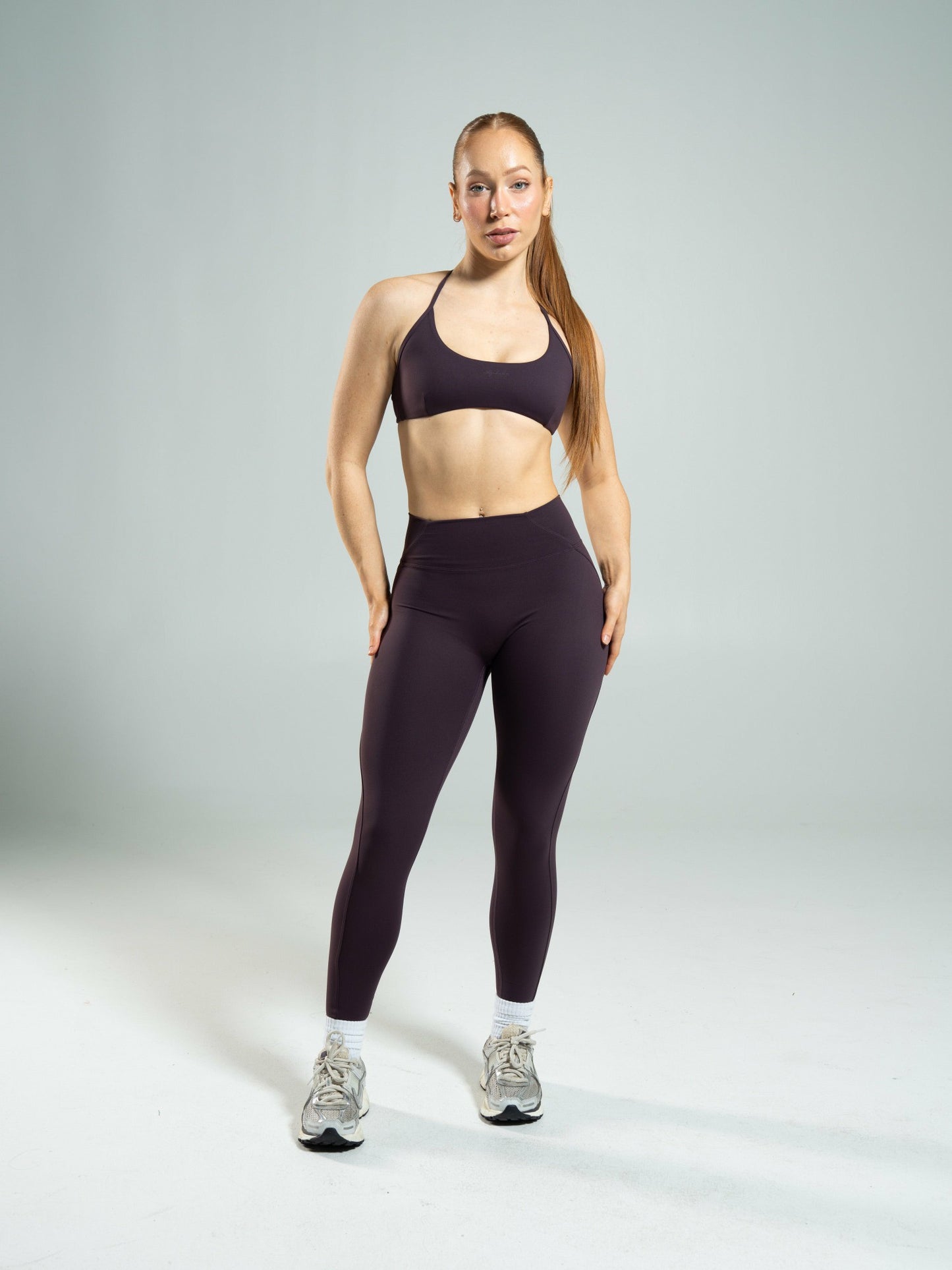 Aura Ultra-High Rise Legging - Black Garnet | Alphalete