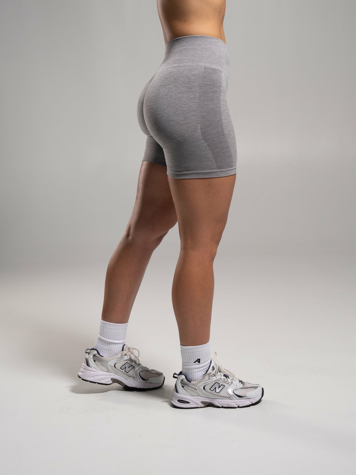 Pump Mid Rise Short - Heather Grey | Alphalete
