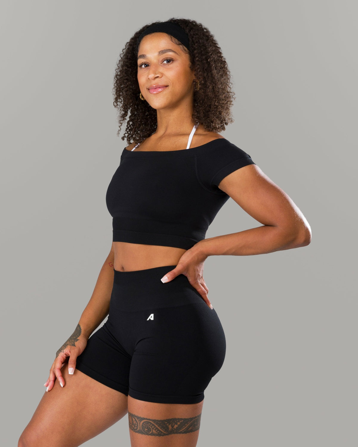 Halley SS - Black - Workout Clothes | Alphalete