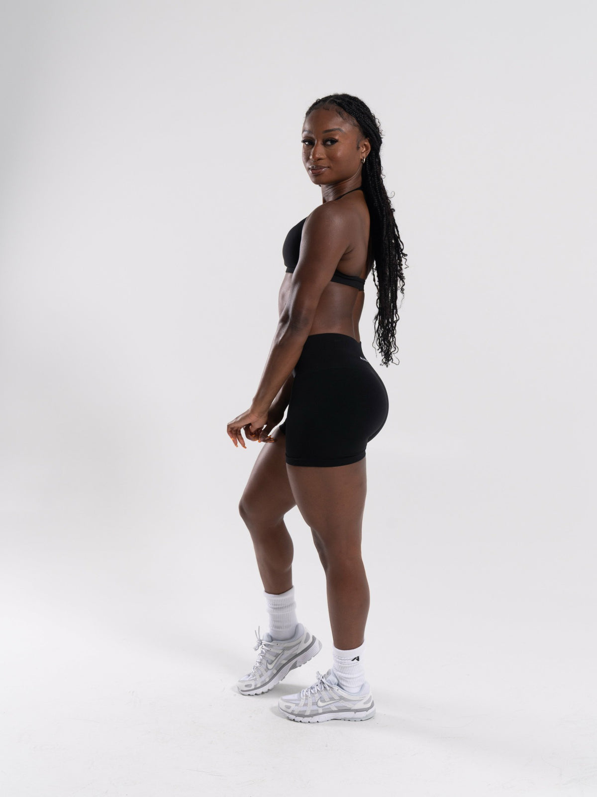 Pump Mid Rise Short - Black - Workout Clothes For Women | Alphalete