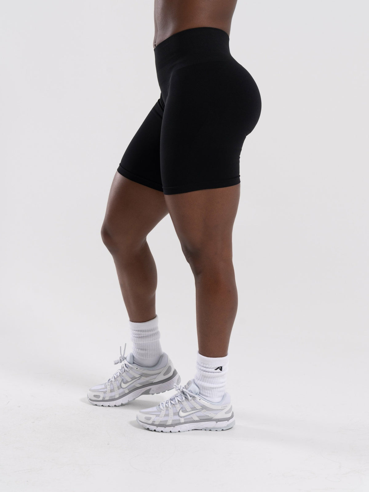 Pump Mid Rise Biker Short - Black | Alphalete