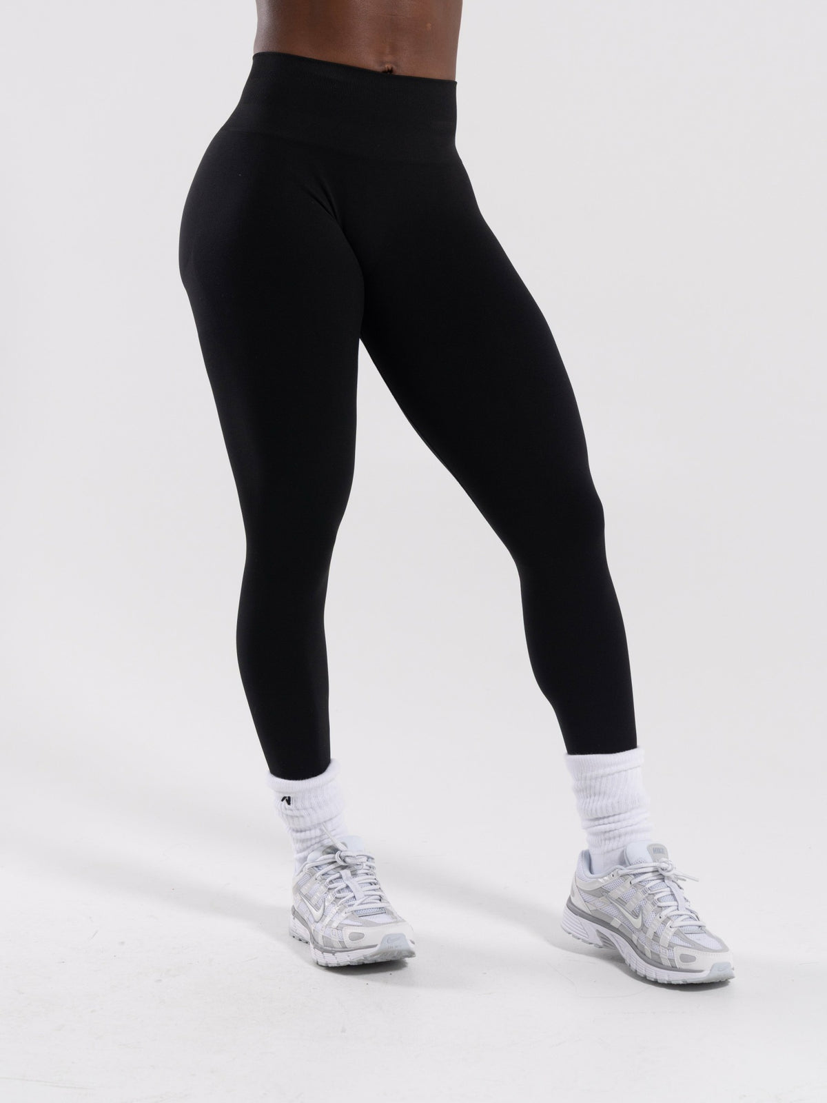 Pump Mid Rise Legging - Black | Alphalete