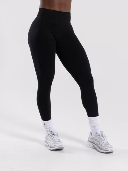 Pump Mid Rise Legging - Black | Alphalete