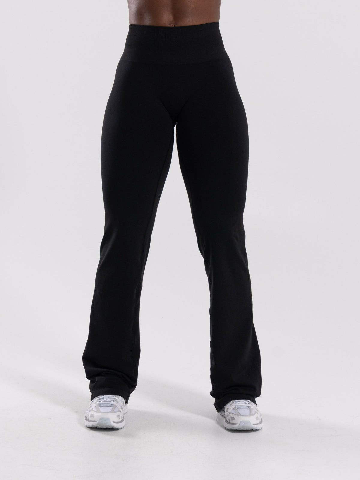 Pump Mid Rise Flared Pant - Black | Alphalete