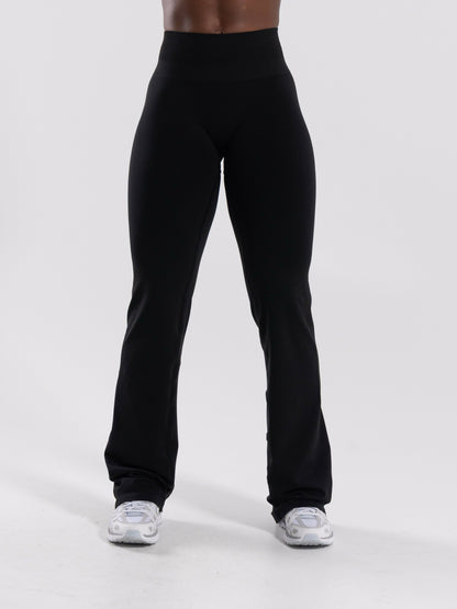 Pump Mid Rise Flared Pant - Black | Alphalete