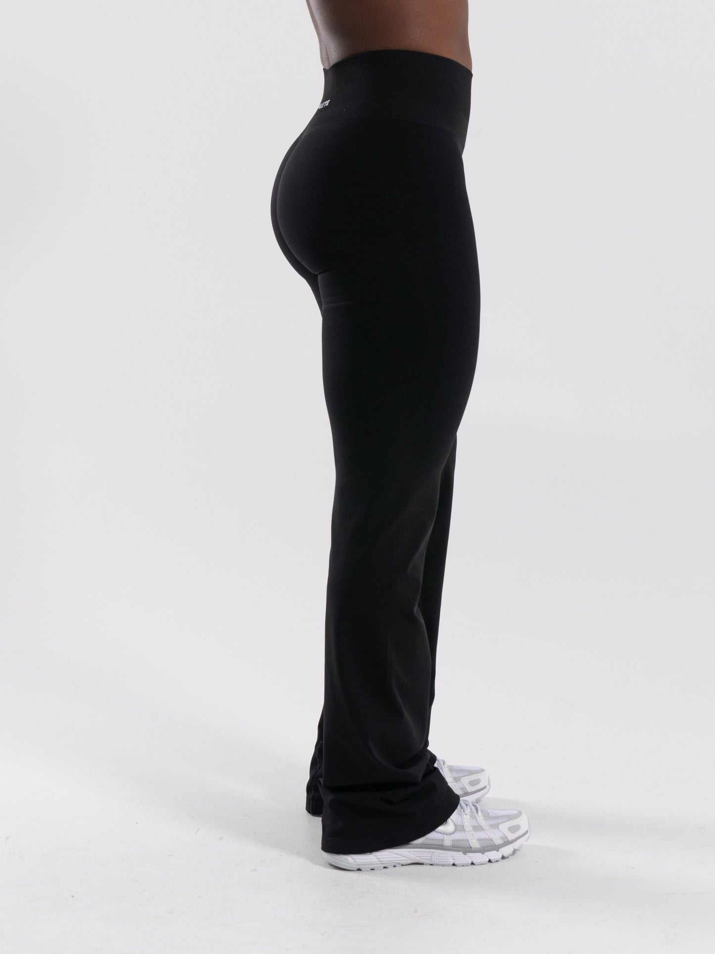 Pump Mid Rise Flared Pant - Black | Alphalete