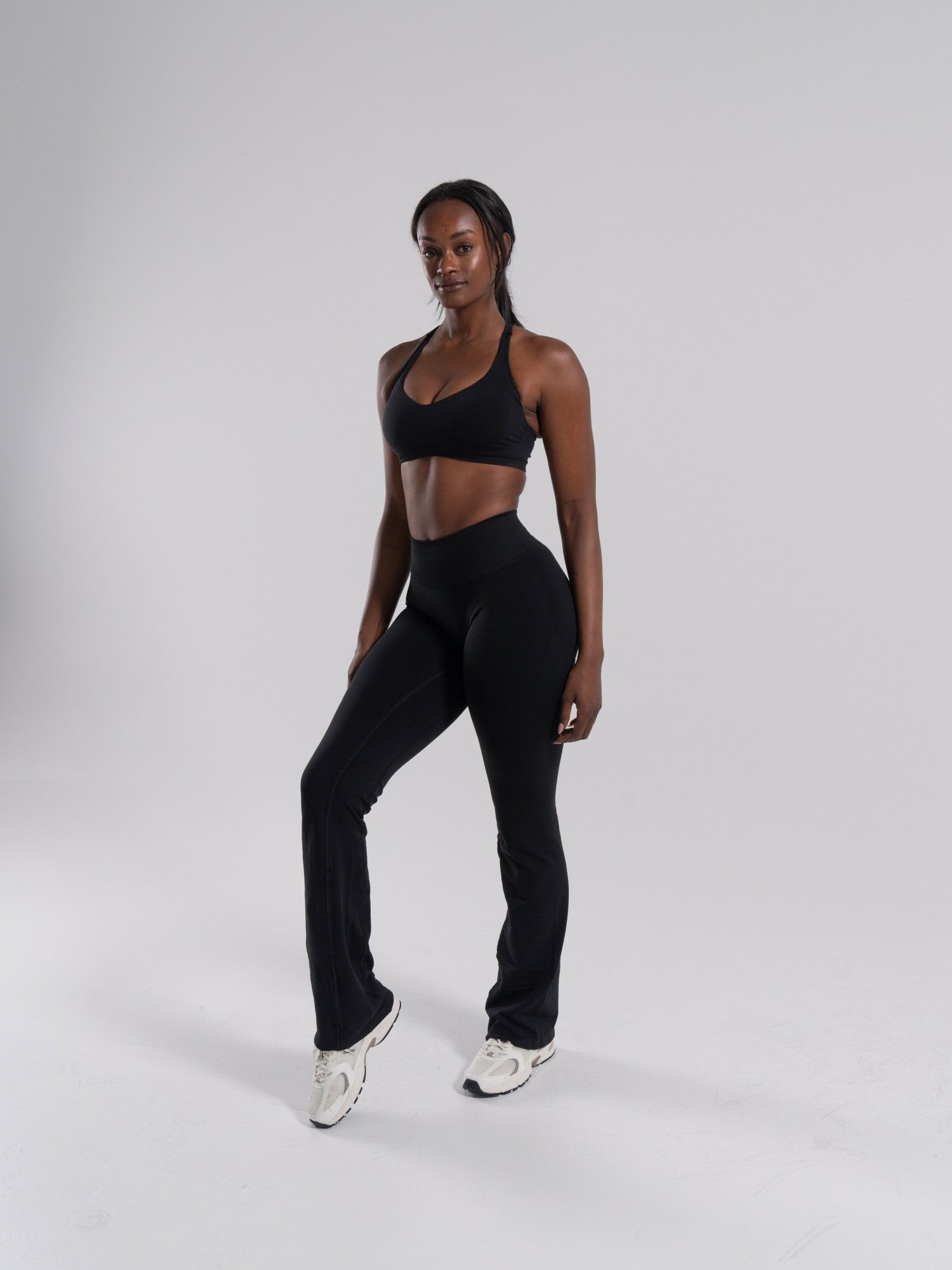 Pump Mid Rise Flared Pant Long - Black | Alphalete