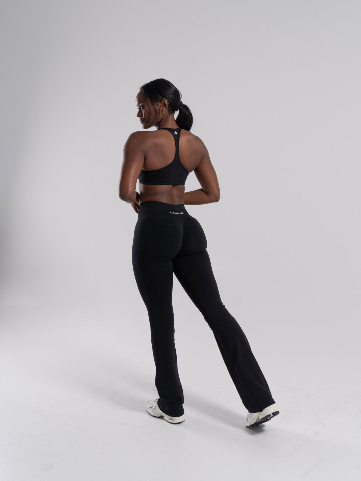 Pump Mid Rise Flared Pant Long - Black | Alphalete