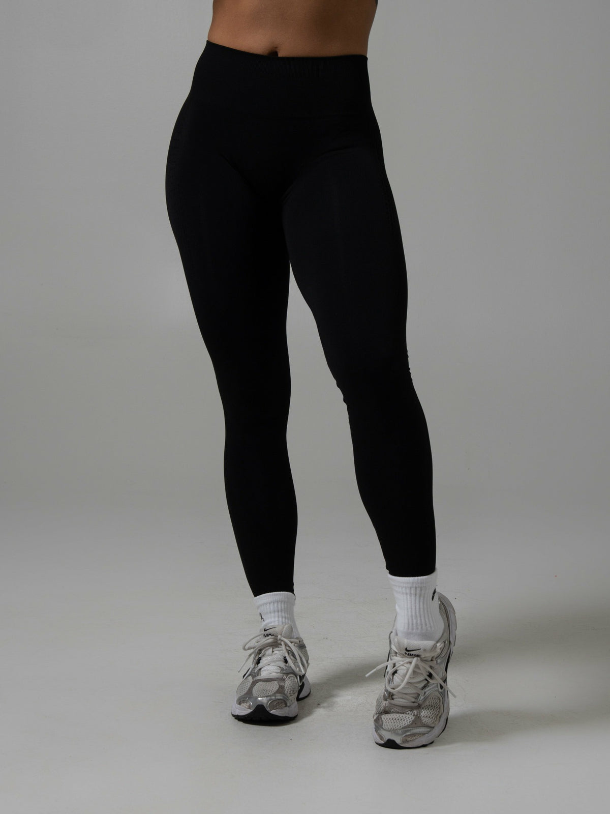 Contour Mid Rise Legging - Black | Alphalete