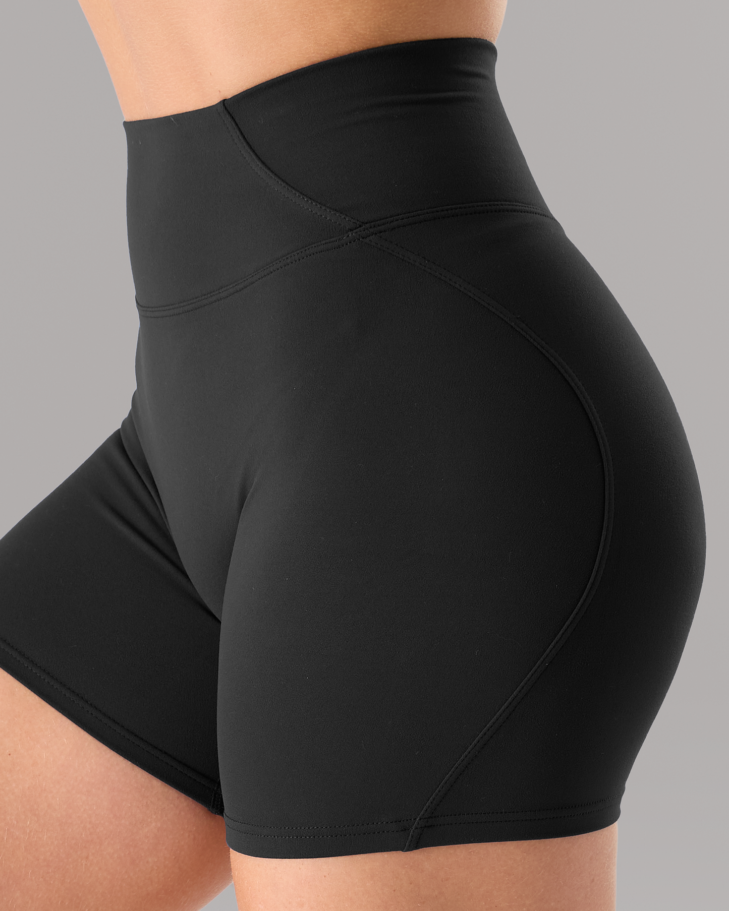 Aura Ultra-High Rise Short - Onyx | Alphalete