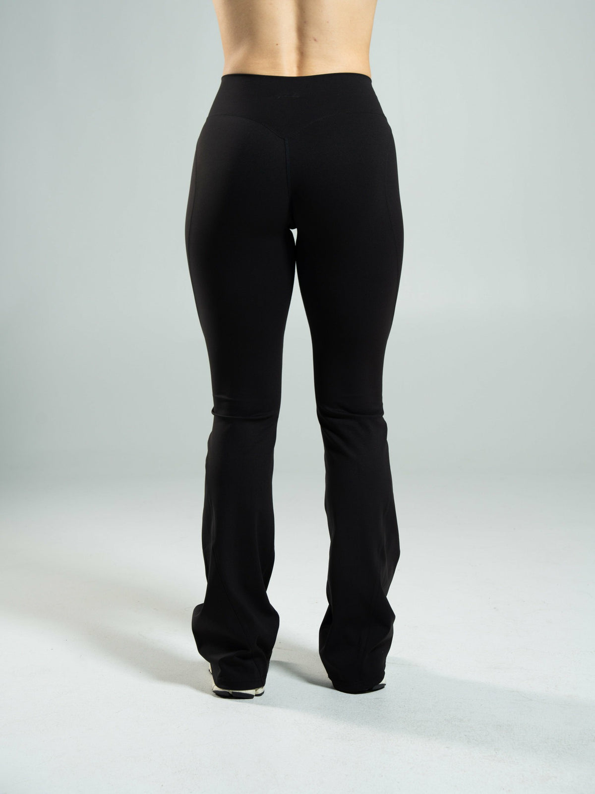 Aura Ultra-High Rise Flared Pant Long - Black | Alphalete