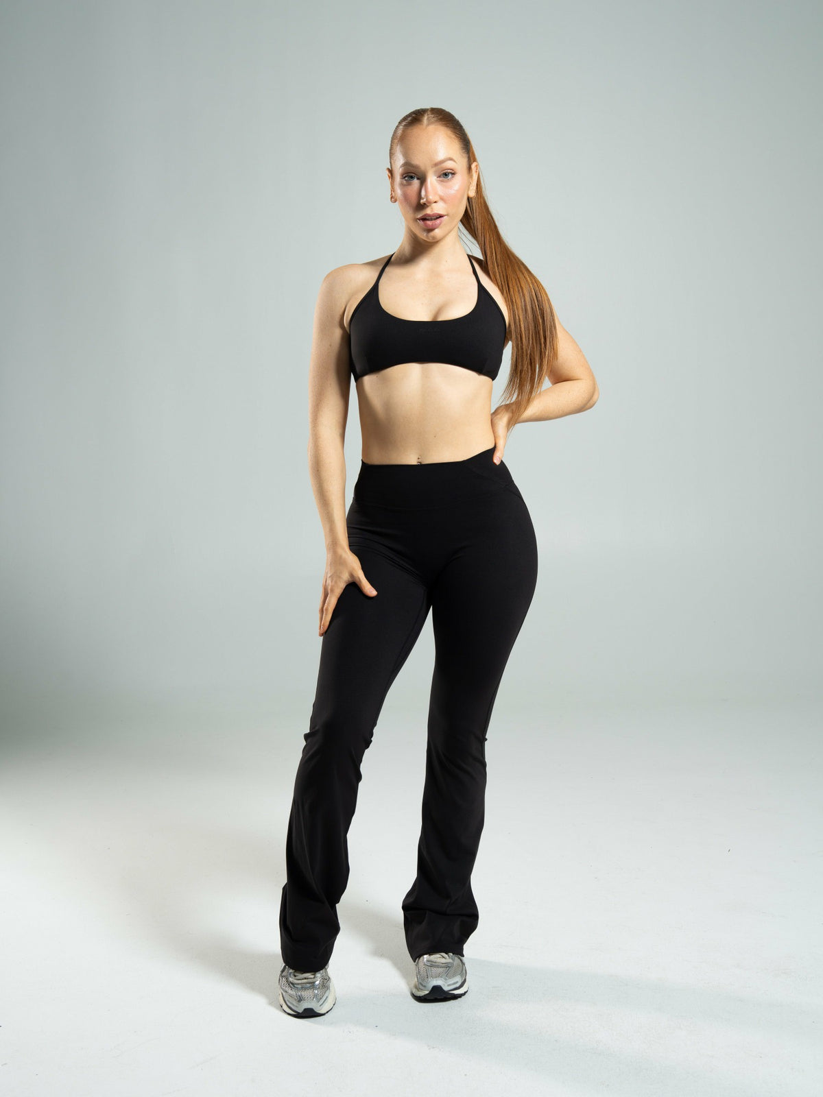 Aura Ultra-High Rise Flared Pant Long - Black | Alphalete