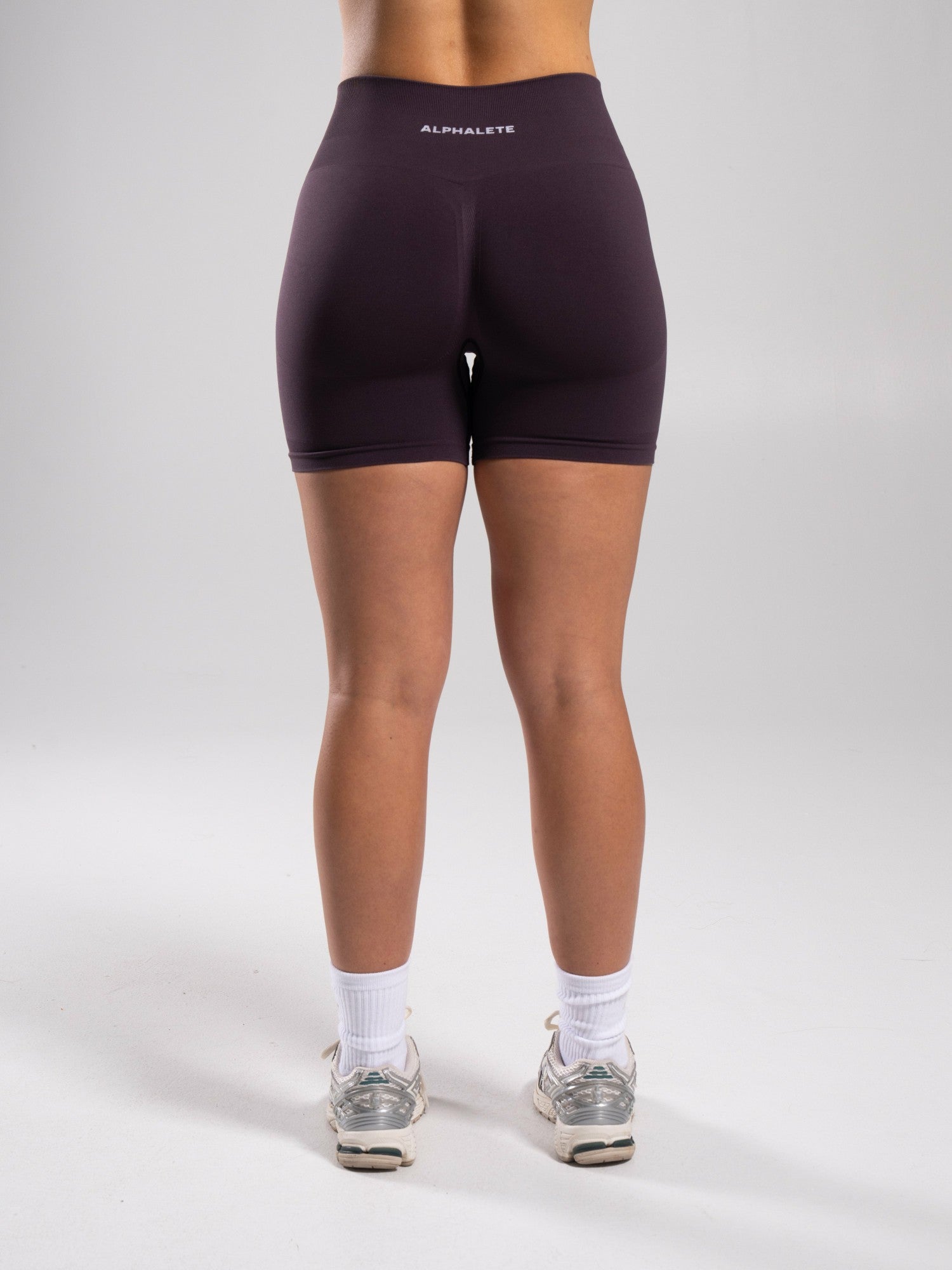 Pump Mid Rise Short - Black Garnet | Alphalete