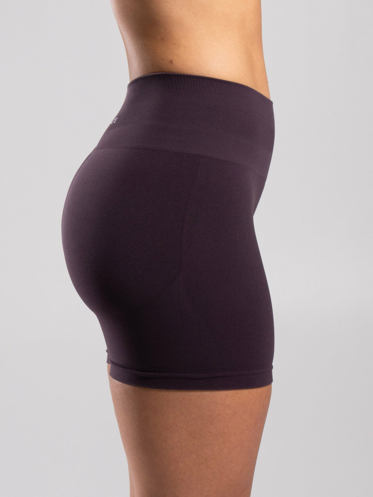 Pump Mid Rise Short - Black Garnet | Alphalete