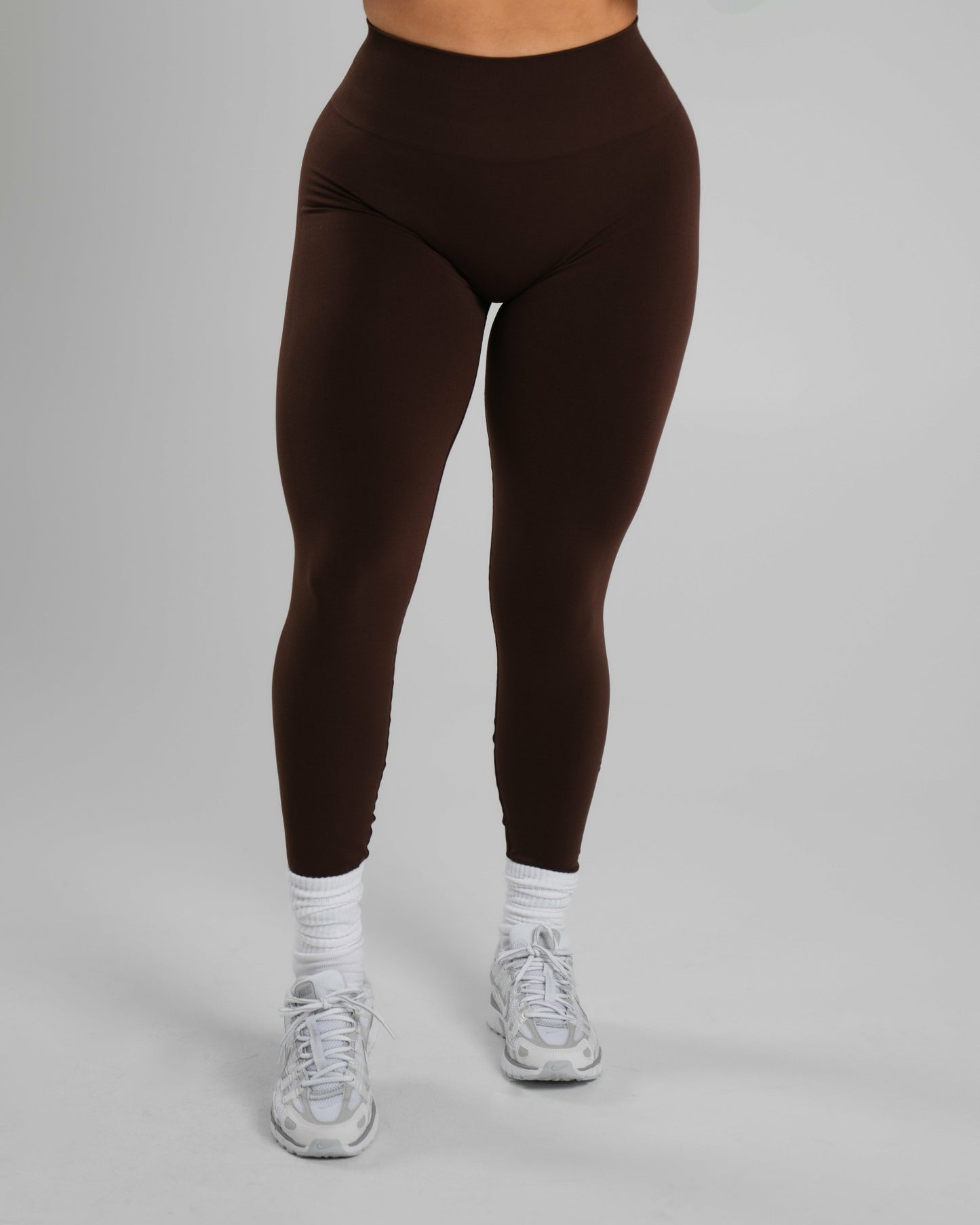 Amplify Mid Rise Legging - Espresso | Alphalete