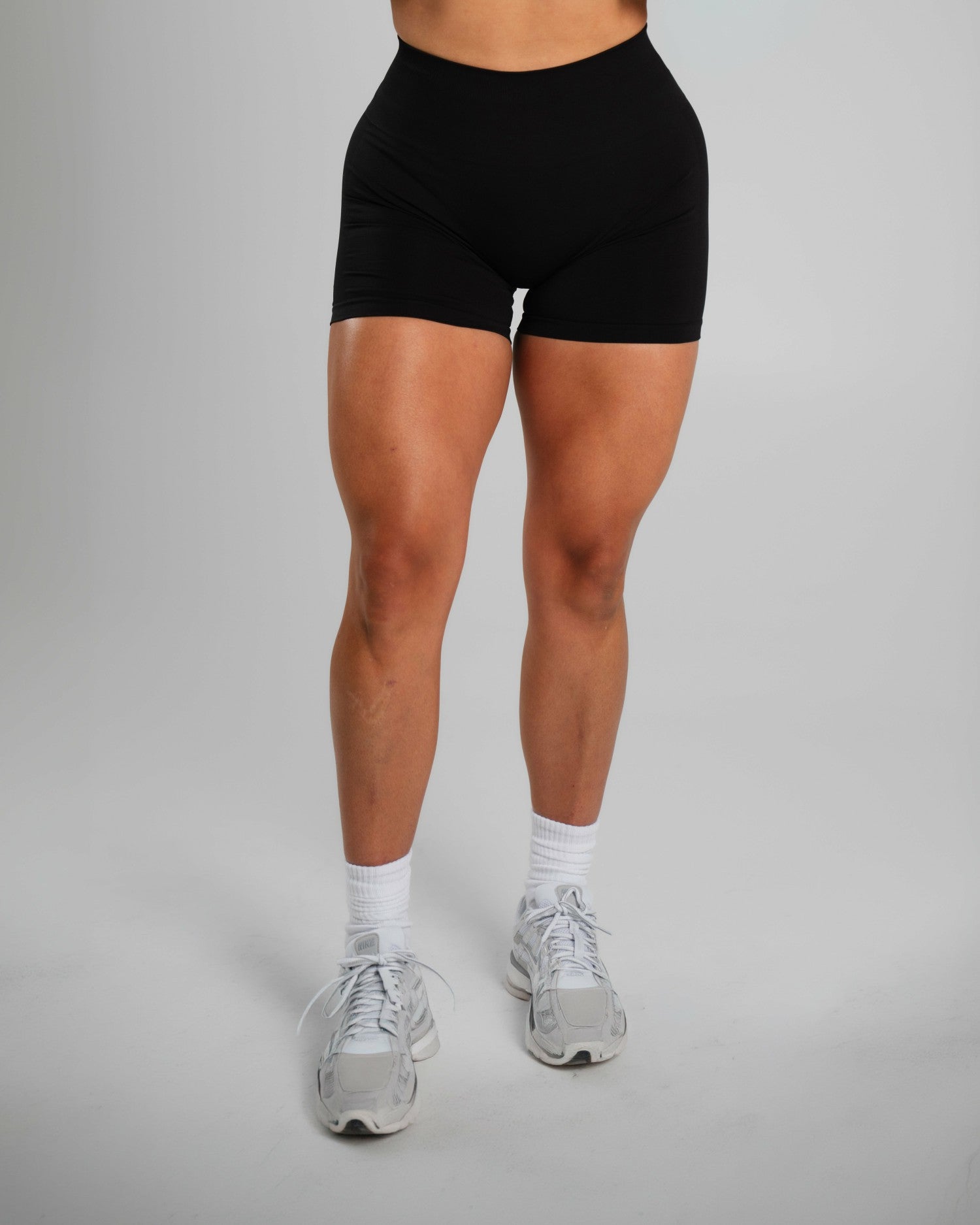 Amplify Mid Rise Short - Black - Workout Clothes For Women | Alphalete