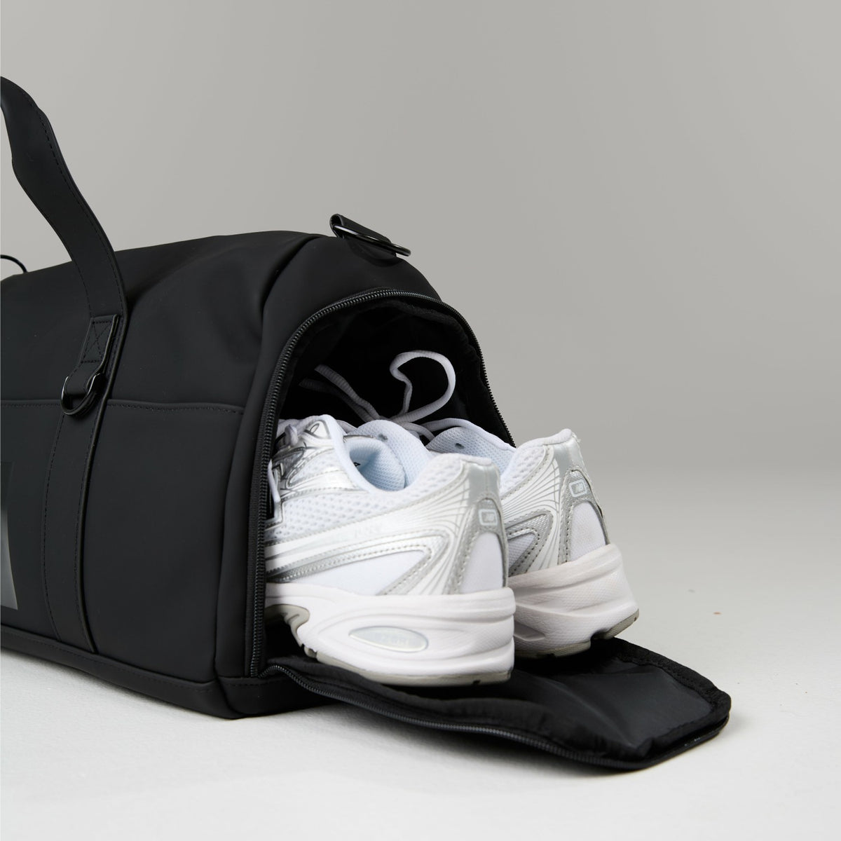 Voyage Duffle Bag - Black - Workout Clothes | Alphalete