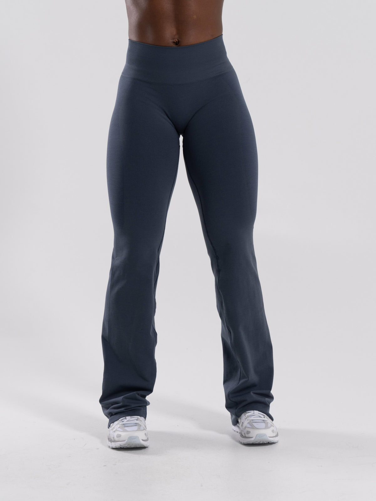 Pump Mid Rise Flared Pant - Dusty Navy | Alphalete