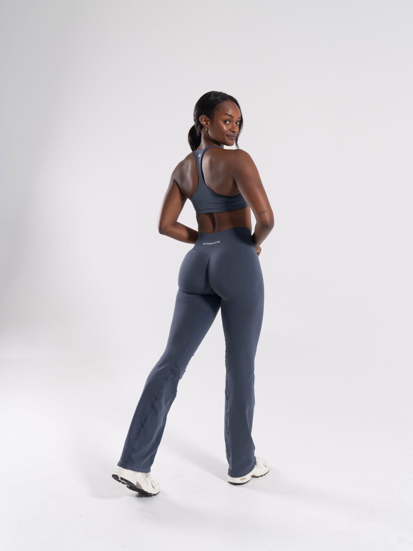 Pump Mid Rise Flared Pant Long - Dusty Navy | Alphalete