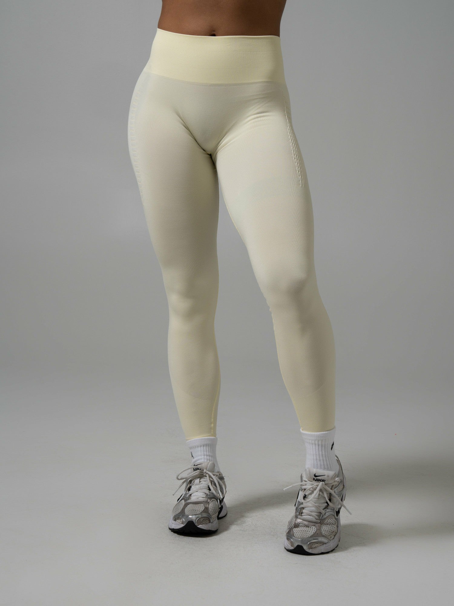 Contour Mid Rise Legging - Buttercream | Alphalete