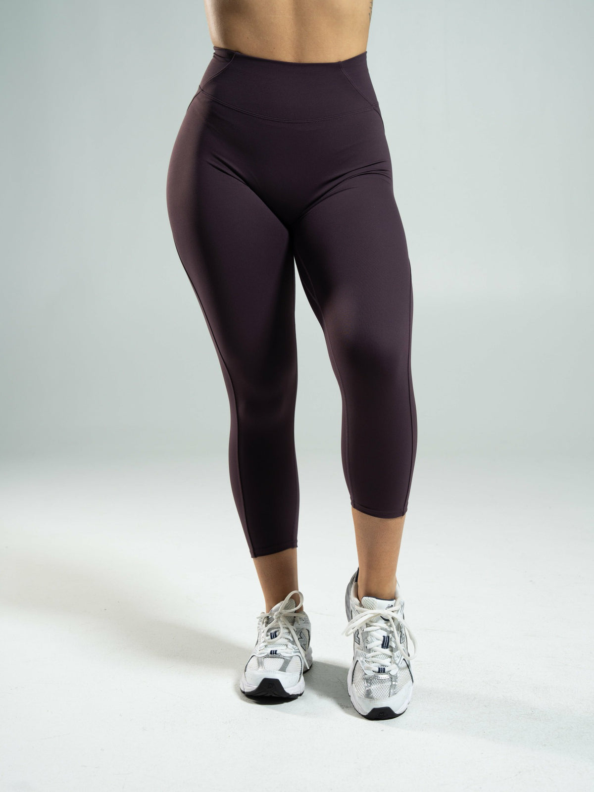 Aura Ultra-High Rise Capri - Black Garnet | Alphalete