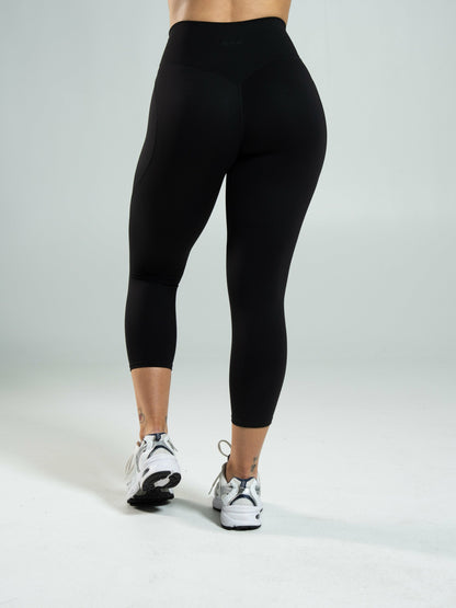 Aura Ultra-High Rise Capri - Black - Workout Clothes | Alphalete
