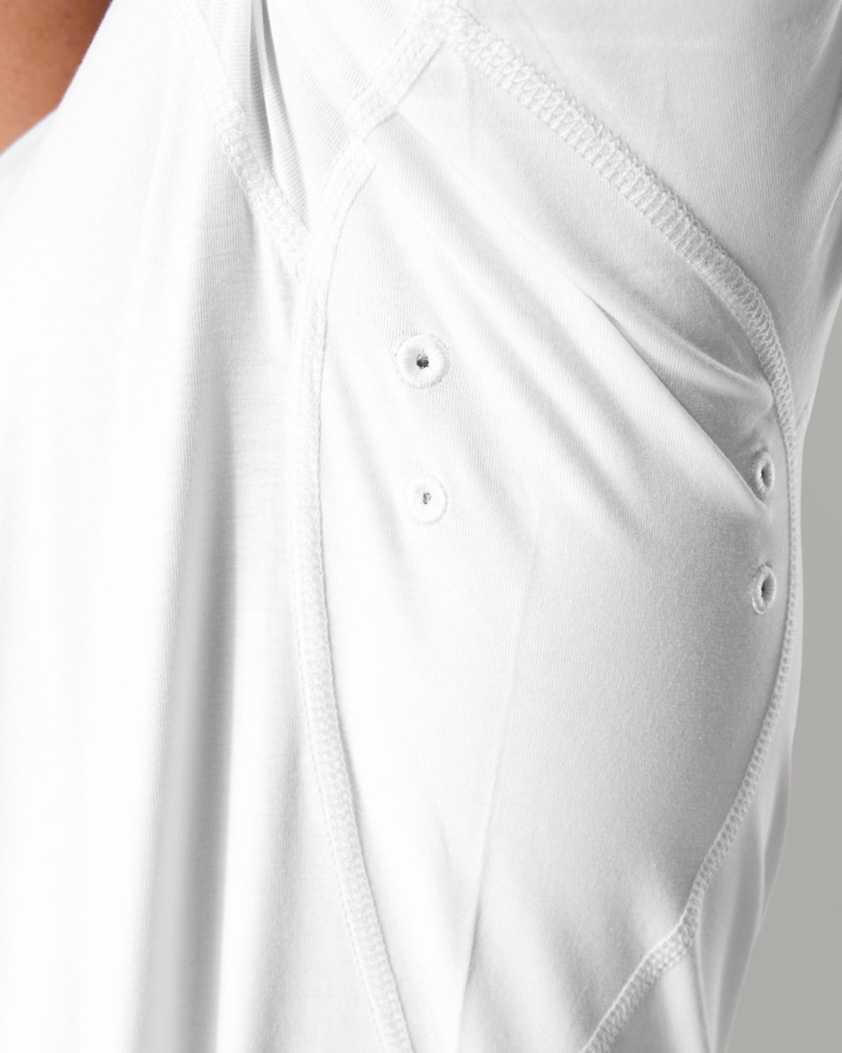 Momentum Tee - White - Mens Workout Tee | Alphalete