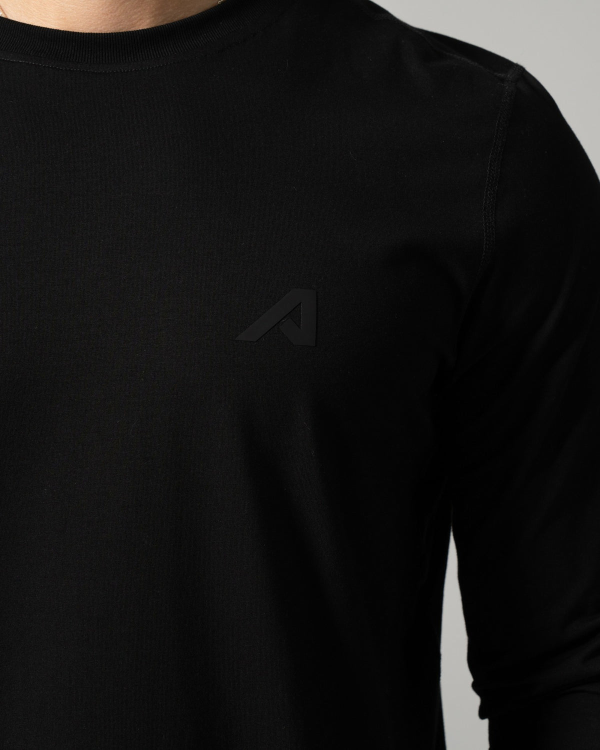 Momentum LS - Black - Workout Clothes | Alphalete
