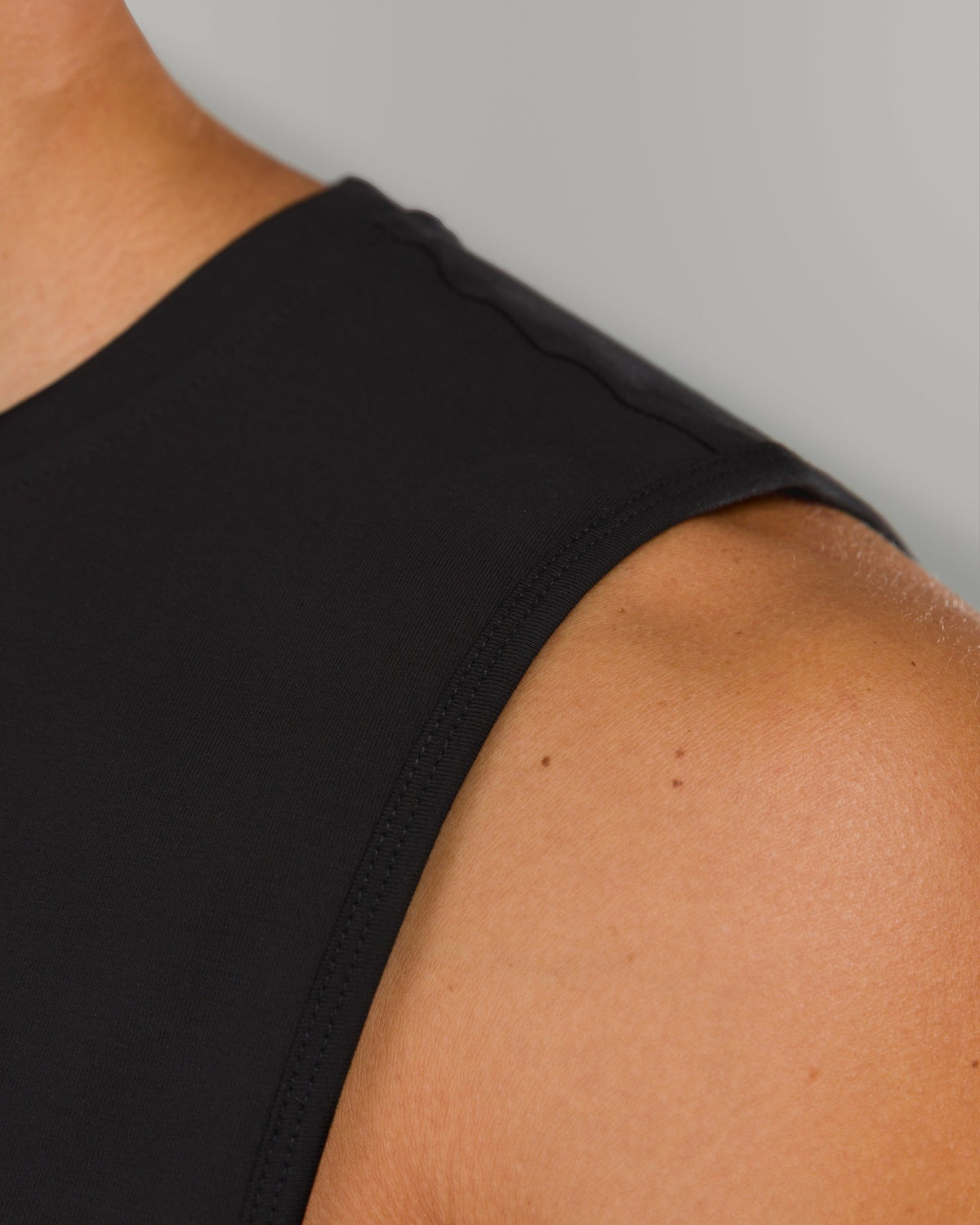 Force Core Cutoff - Black / Varsity Blue | Alphalete