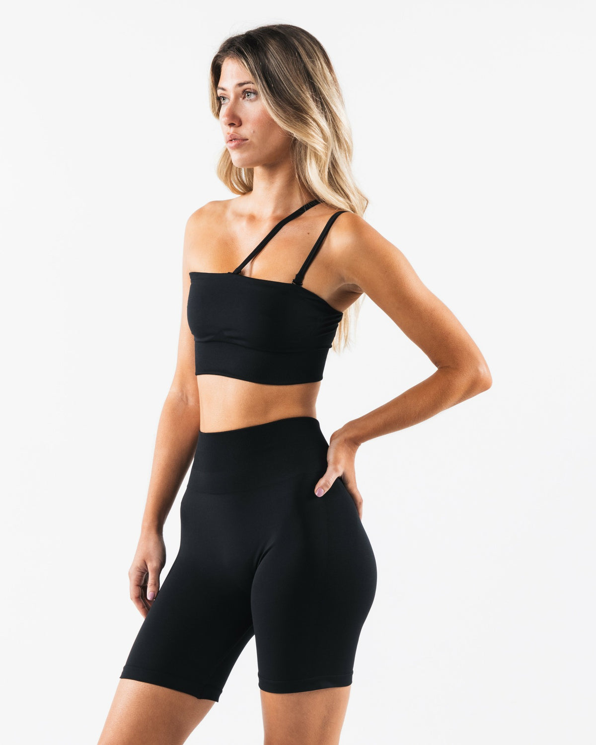 Amplify Gemini Bra - Black - Best Sports Bra | Alphalete