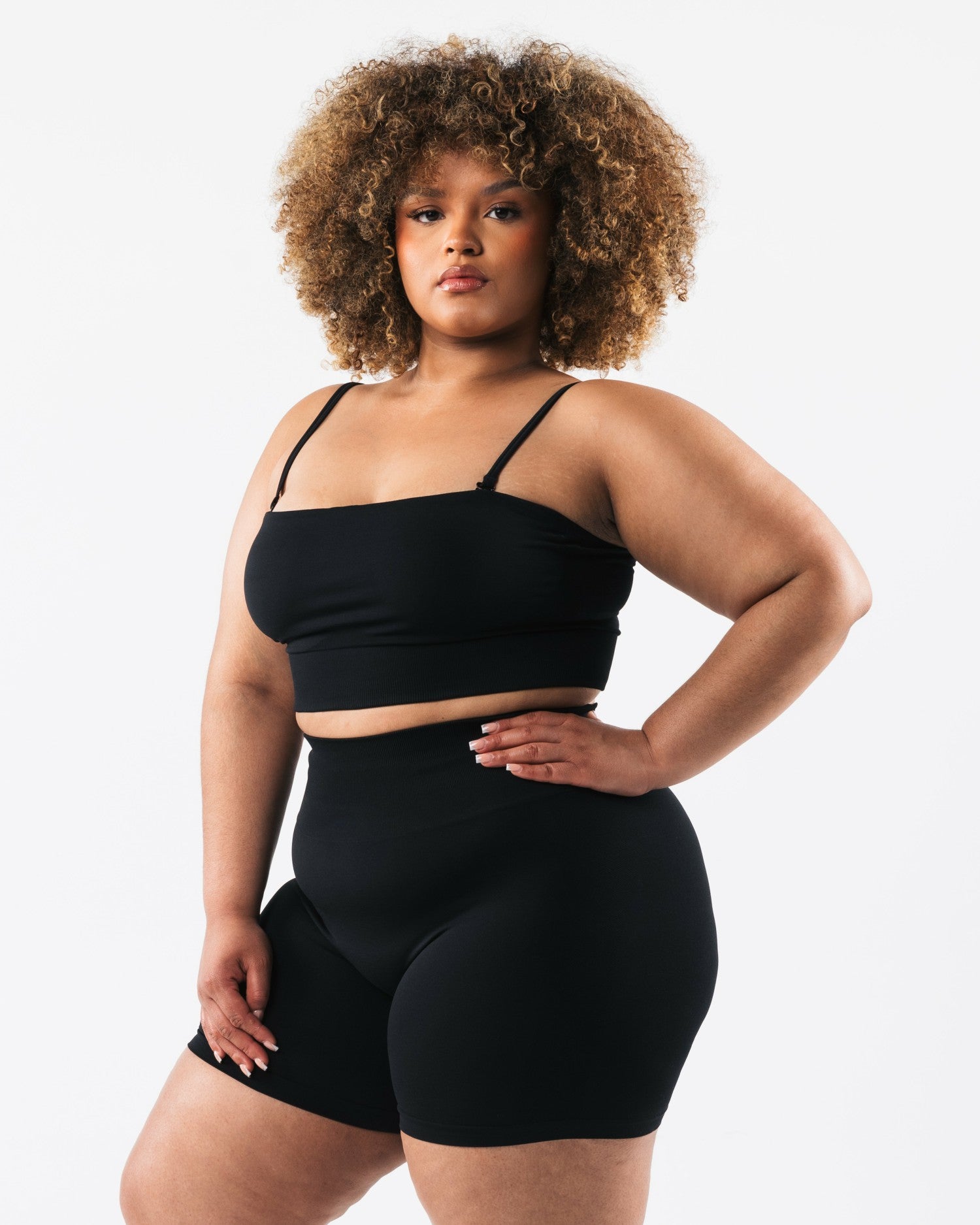 Amplify Gemini Bra - Black - Best Sports Bra | Alphalete