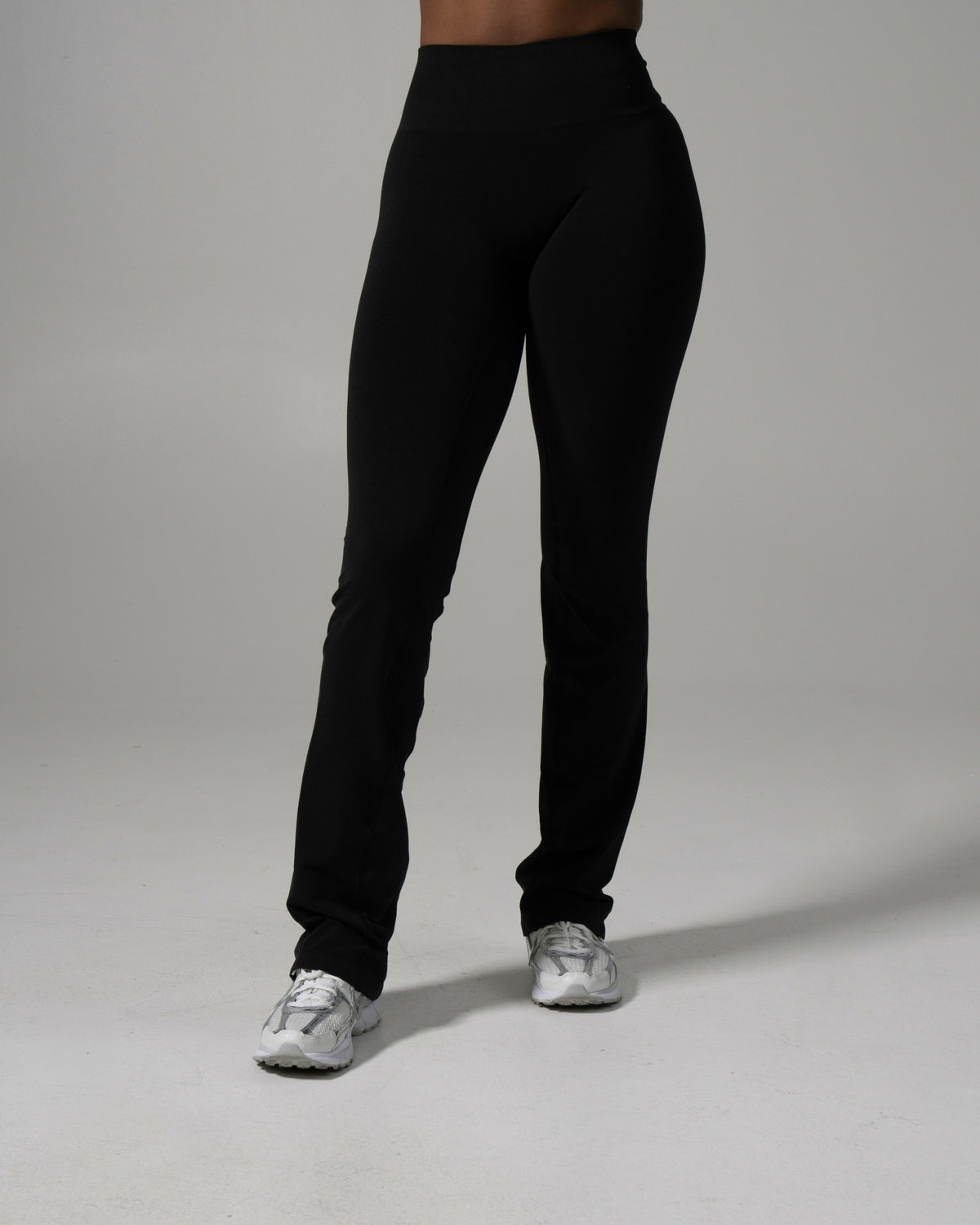 Pump Mid Rise Flared Pant Long - Black | Alphalete