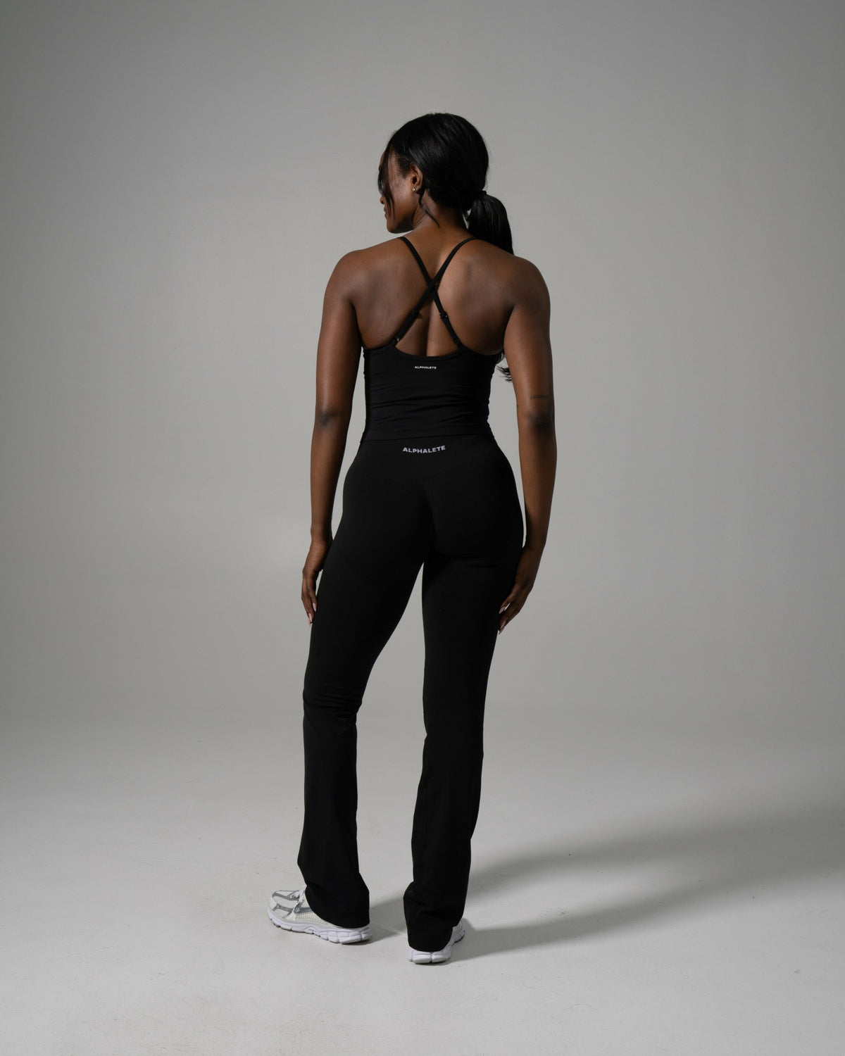 Pump Mid Rise Flared Pant Long - Black | Alphalete