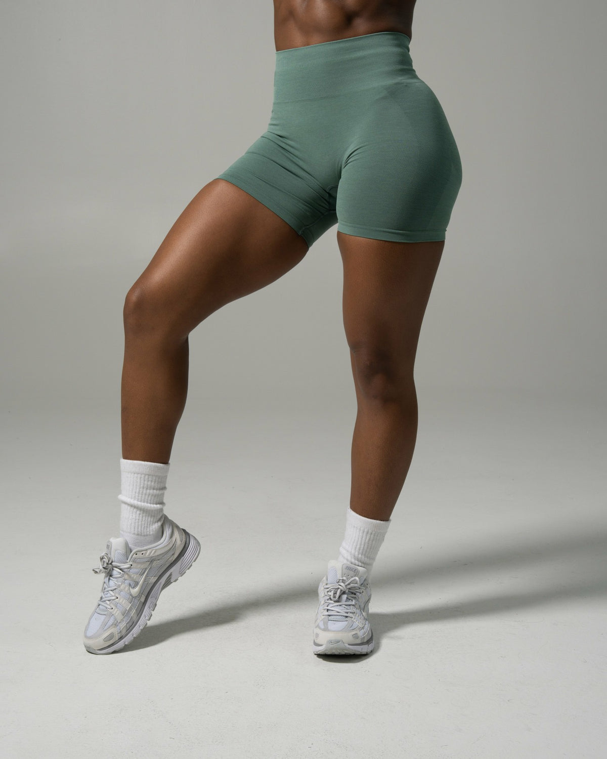 Pump Mid Rise Short - Juniper Green | Alphalete