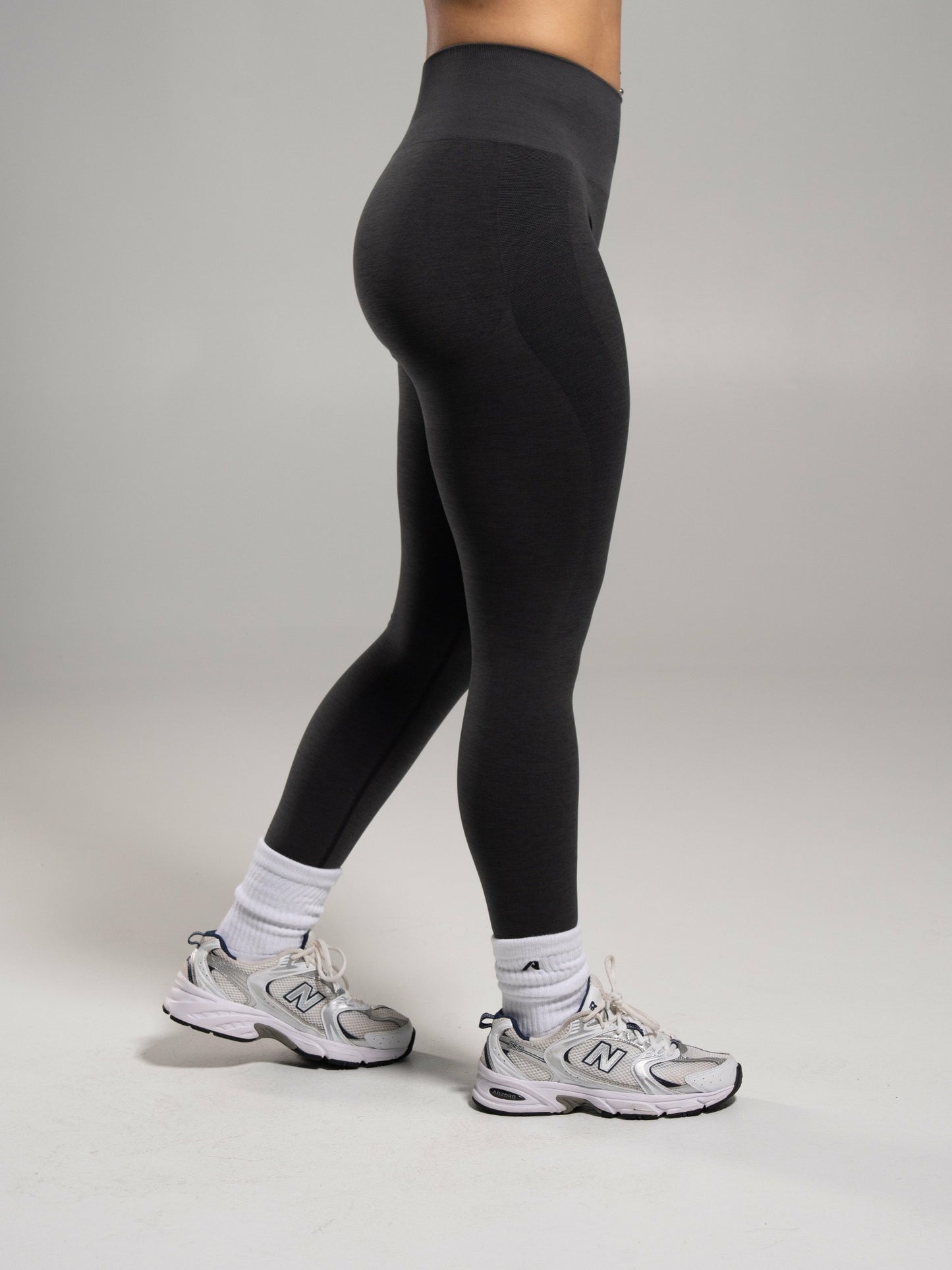 Pump Mid Rise Legging - Dark Heather Grey | Alphalete