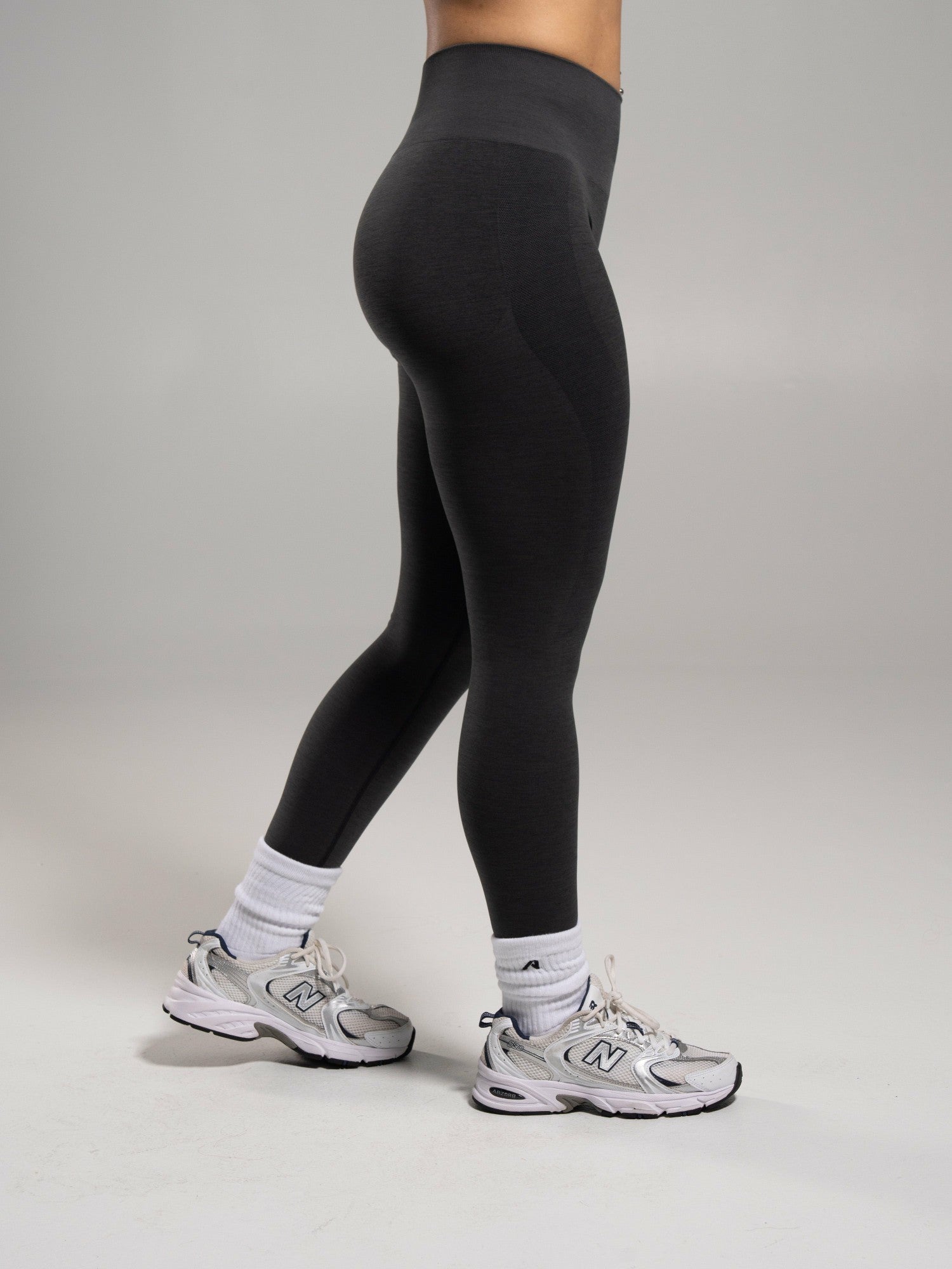 Pump Mid Rise Legging - Dark Heather Grey | Alphalete