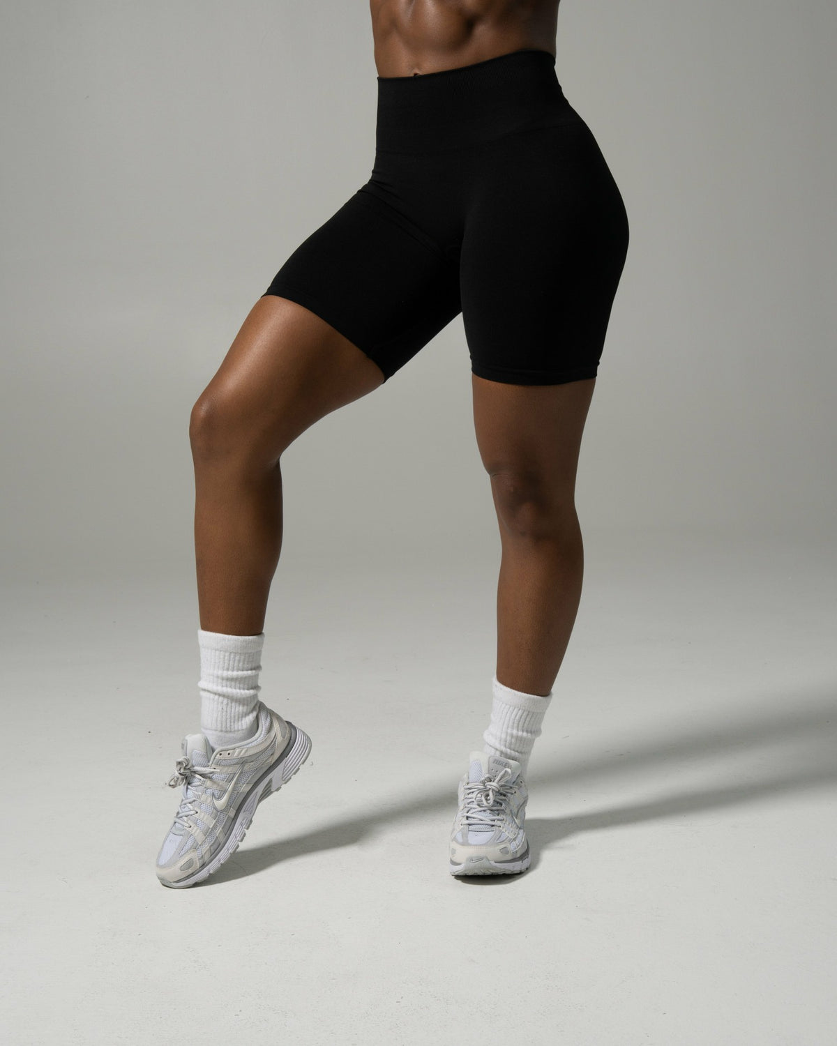 Pump Mid Rise Biker Short - Black | Alphalete